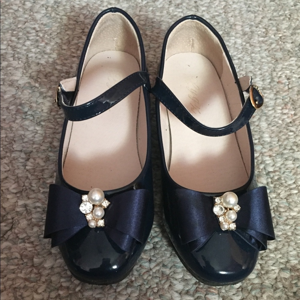 Beautiful girls navy patent leather dress shoe